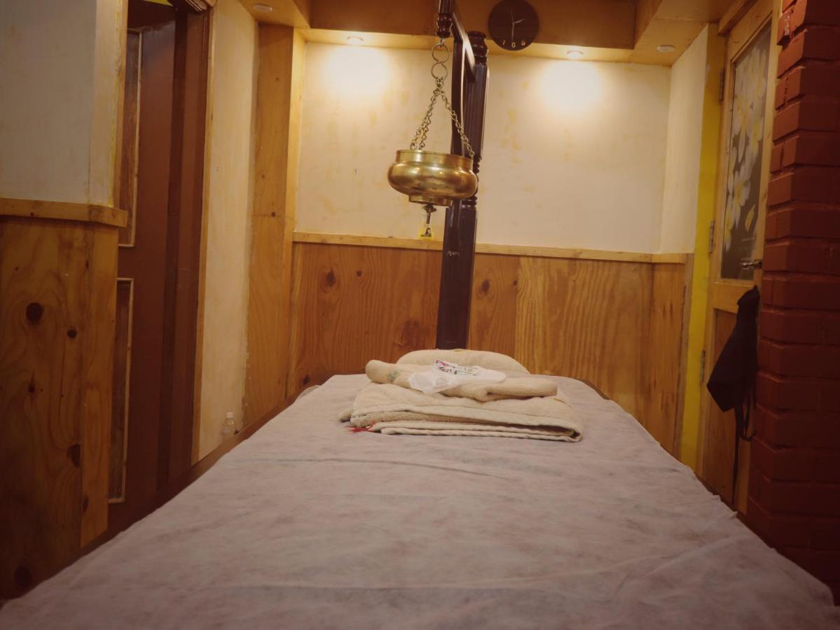 The Green Path Eco Hotel バンガロール エクステリア 写真